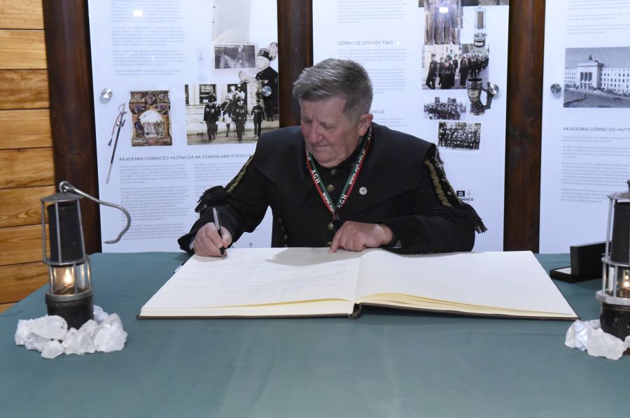 Kliknij aby zobaczyć pełny rozmiar